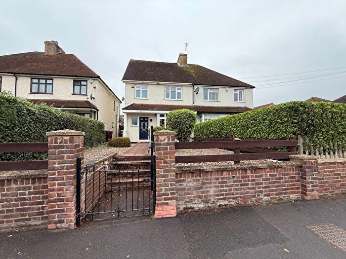 4 Bedroom Semi-Detached House For Sale In Wrotham Road, Meopham, Gravesend, Kent, DA13