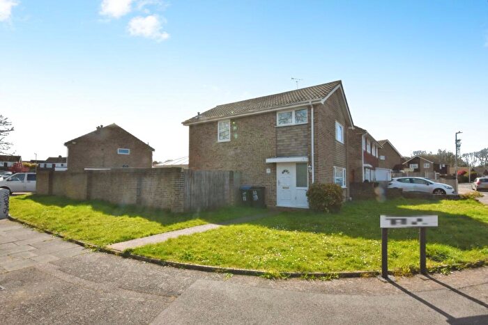 3 Bedroom Detached House For Sale In The Maples, Broadstairs, CT10