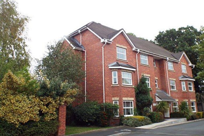 2 Bedroom Flat To Rent In Braystones Close, Altrincham, WA15