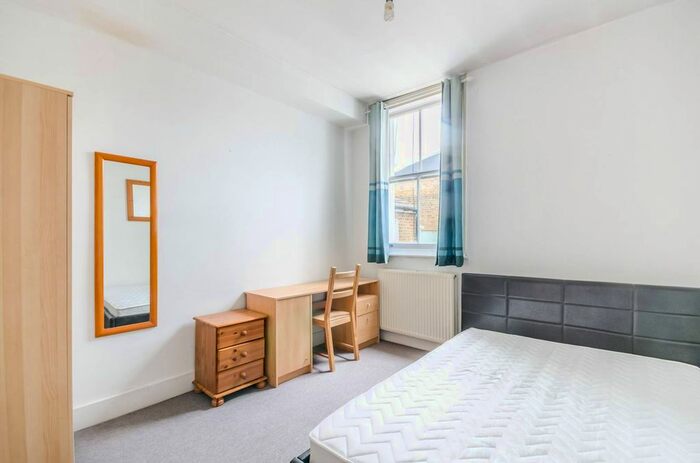 3 Bedroom Flat To Rent In Dawes Road, Fulham, London, SW6