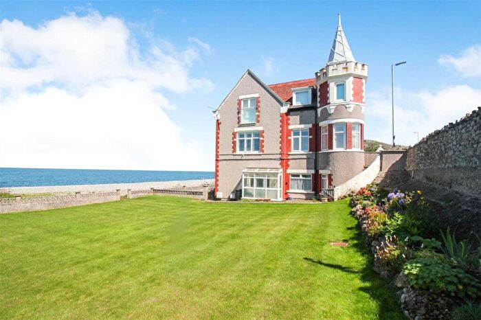 3 Bedroom Apartment For Sale In Colwyn Road, Llandudno, Conwy, LL30