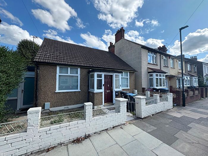1 Bedroom Flat To Rent In Ferndale Road, Enfield, EN3