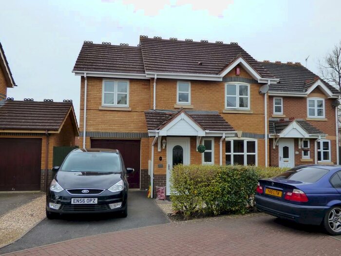 4 Bedroom Semi-Detached House To Rent In Primrose Close, Swindon, SN25