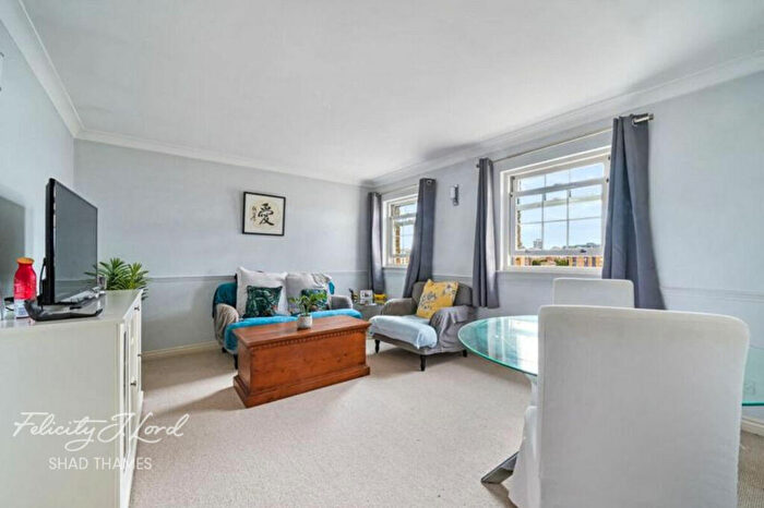 2 Bedroom Flat For Sale In Edward Square, Rotherhithe Street, London, SE16