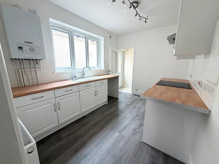 2 Bedroom House To Rent In Station Road, Portsmouth, PO3