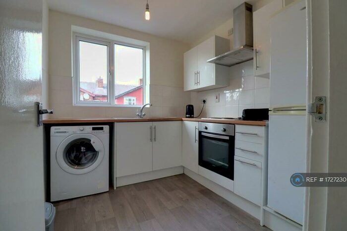 1 Bedroom Flat To Rent In Fairfield Court, Manchester, M14