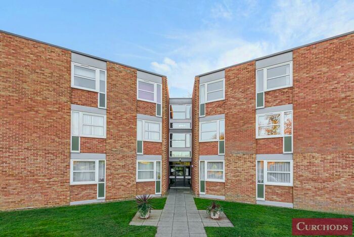 2 Bedroom Apartment To Rent In Heathside, Weybridge, Surrey, KT13