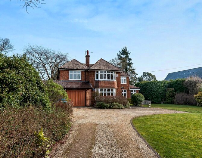 5 Bedroom Detached House For Sale In Chiltern Road, Peppard Common, Henley On Thames, Oxon, RG9