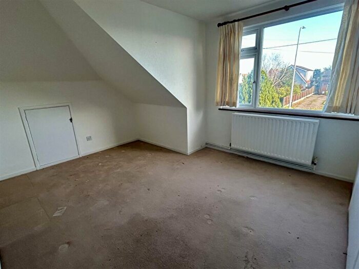 3 Bedroom Chalet For Sale In Ashingdon Road, Rochford, SS4