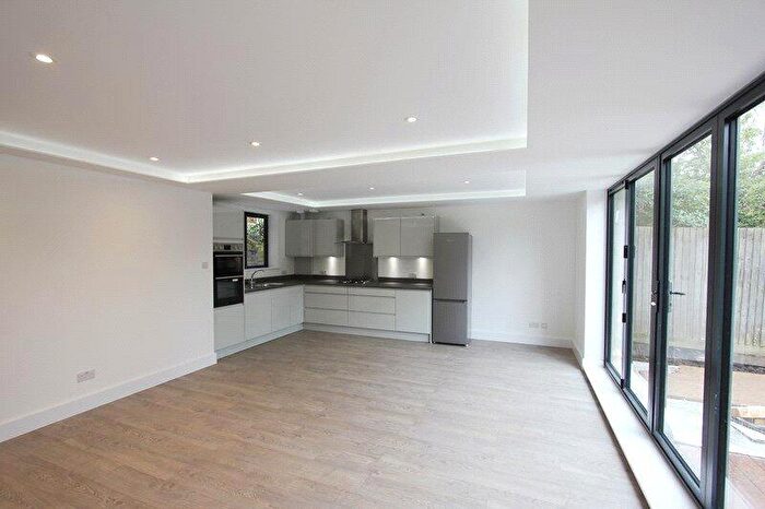 3 Bedroom Apartment To Rent In Muswell Road, London, N10