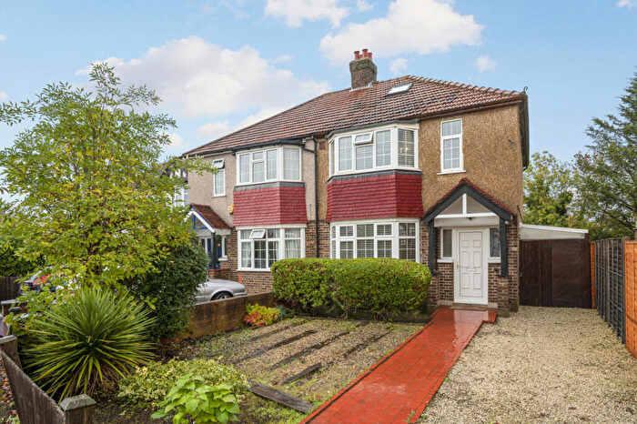 3 Bedroom Semi Detached House To Rent In Kingsway, New Malden, KT3