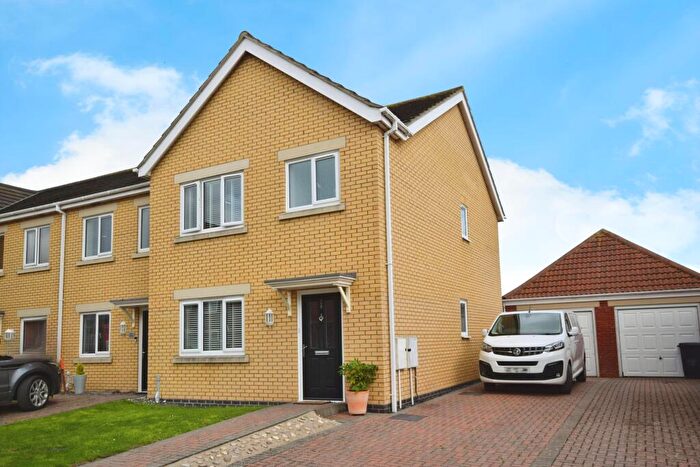 3 Bedroom Semi-Detached House For Sale In Blyton Road, Skegness, PE25