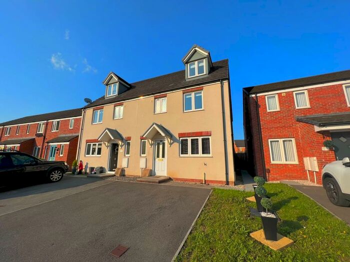 4 Bedroom Town House To Rent In Ymyl Yr Afon, Hawthorn, Pontypridd, CF37