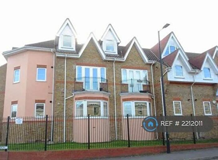 2 Bedroom Flat To Rent In Clayswell Court, Hockley, SS5