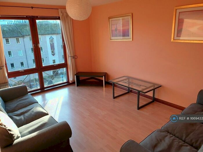 2 Bedroom Flat To Rent In Strawberry Bank Parade, Aberdeen, AB11