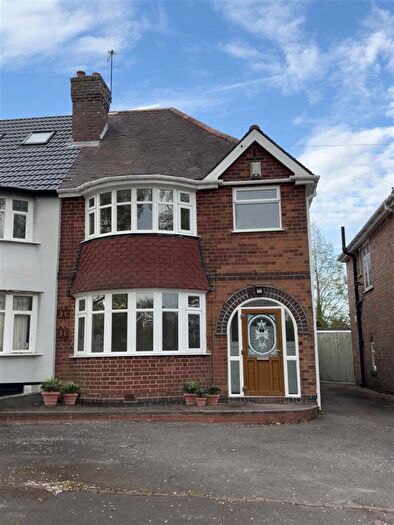 3 Bedroom Semi-Detached House To Rent In Lulworth Road, Hall Green, Birmingham, B28