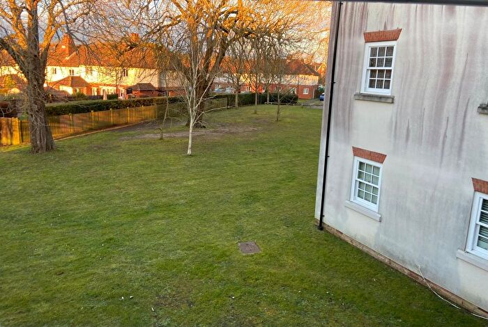 1 Bedroom Flat To Rent In Gawton Crescent, Netherne On The Hill, CR5