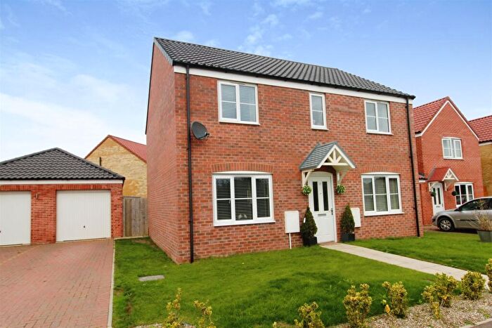 4 Bedroom Detached House For Sale In Delph Road, Bradwell, NR31