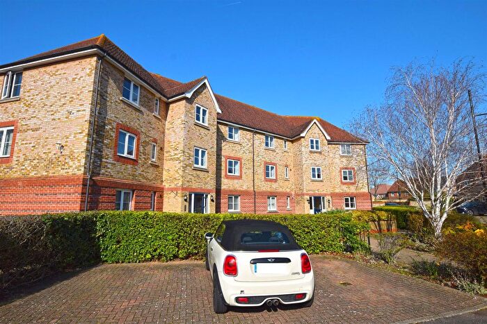 1 Bedroom Flat For Sale In The Pintails, St. Marys Island, Chatham, ME4