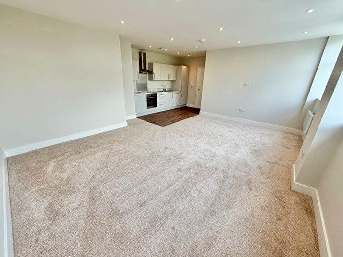 2 Bedroom Flat To Rent In Spring Hall Lane, Halifax, HX1