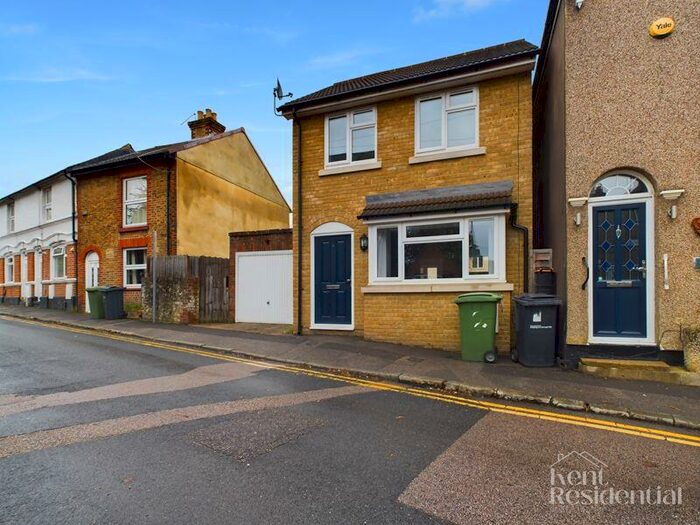 2 Bedroom Detached House To Rent In Lower Fant Road, Maidstone, ME16