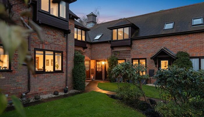 2 Bedroom Apartment For Sale In Nappins Close, Long Crendon, Aylesbury, HP18