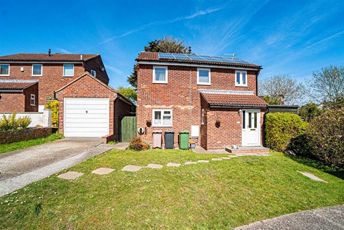 3 Bedroom Detached House For Sale In Hillyglen Close, Hastings, TN34