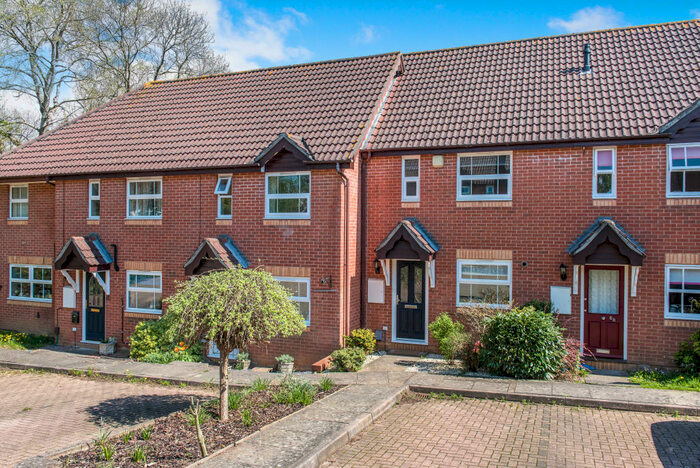 2 Bedroom House To Rent In Badger Close, Guildford, GU2