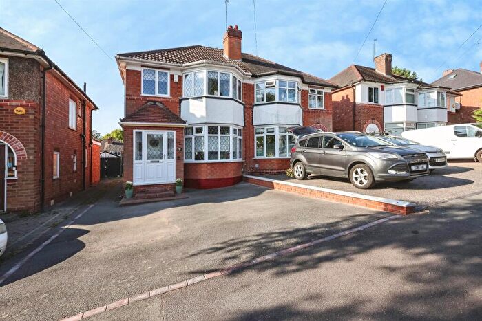 3 Bedroom Semi-Detached House For Sale In Olorenshaw Road, Birmingham, B26