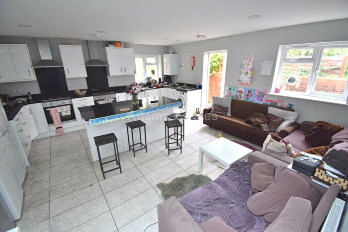 7 Bedroom Semi-Detached House To Rent In Erleigh Road, Reading, RG1