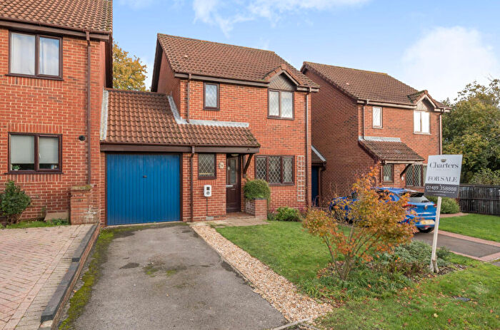 3 Bedroom Link Detached House For Sale In Argosy Close, Warsash, Southampton, Hampshire, SO31