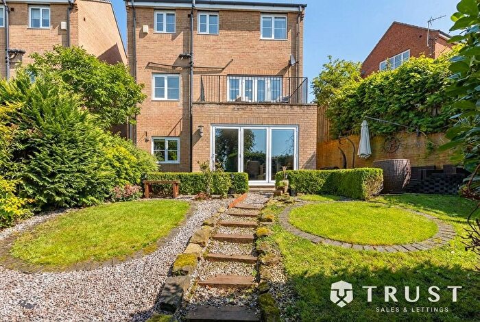 5 Bedroom Detached House For Sale In Bream Avenue, Cleckheaton, BD19