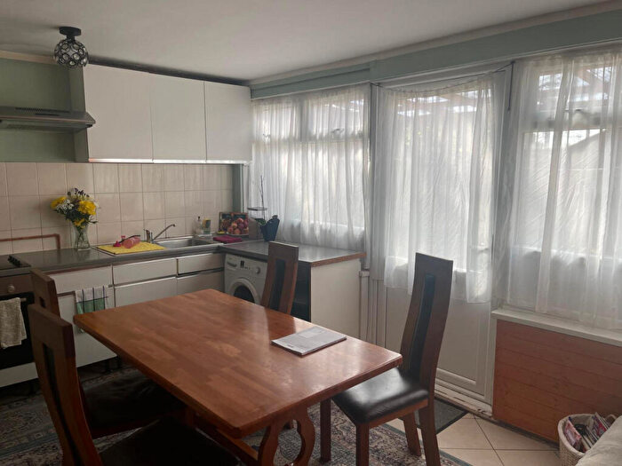 4 Bedroom Detached House To Rent In Quantock Gardens, London, NW2