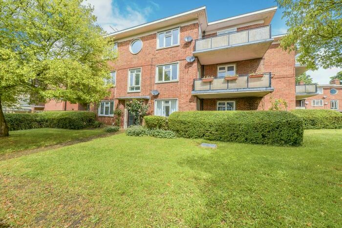 2 Bedroom Flat To Rent In Hatfield Road, AL1