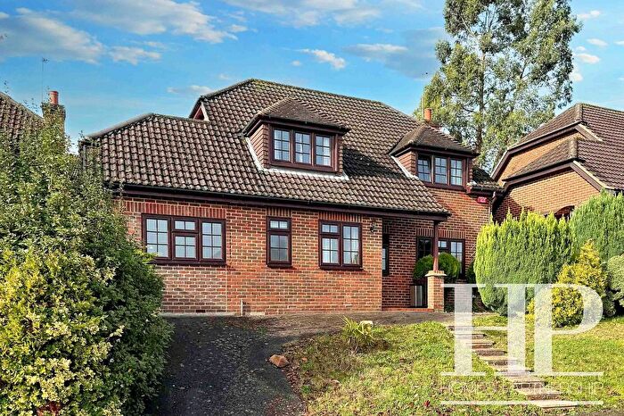 4 Bedroom Detached House For Sale In Edrich Road, Broadfield, RH11