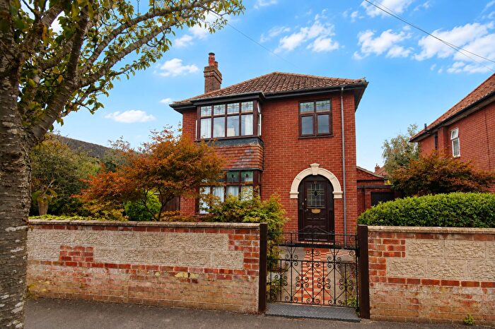 3 Bedroom Detached House For Sale In Stratford Drive, Norwich, NR1
