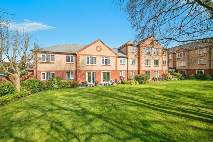 2 Bedroom Flat For Sale In Exeter Drive, Colchester, CO1