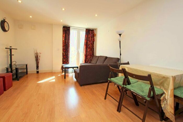 1 Bedroom Flat To Rent In Pontes Avenue, Hounslow, TW3