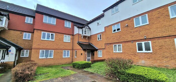 2 Bedroom Apartment To Rent In Pentland Ave, Edgware, HA8
