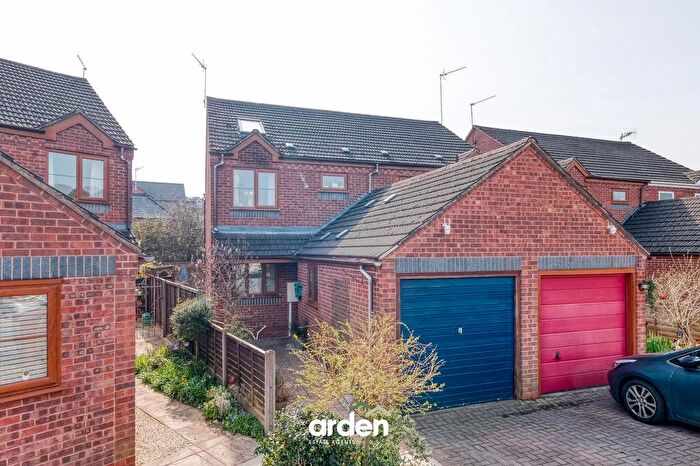 4 Bedroom Semi Detached House For Sale In Edward Close, Worcester, WR5