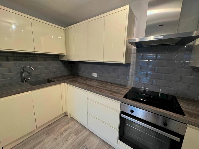 1 Bedroom Flat To Rent In Downs Road, Sutton, SM2