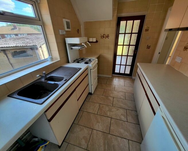 3 Bedroom Semi-Detached House To Rent In St. Anns Close, Burley, Leeds, LS4