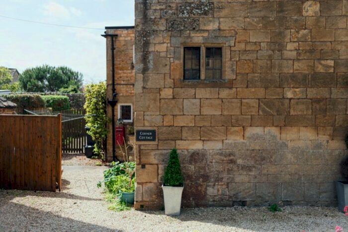 4 Bedroom Cottage For Sale In Bourton On The Hill, Moreton-In-Marsh, GL56