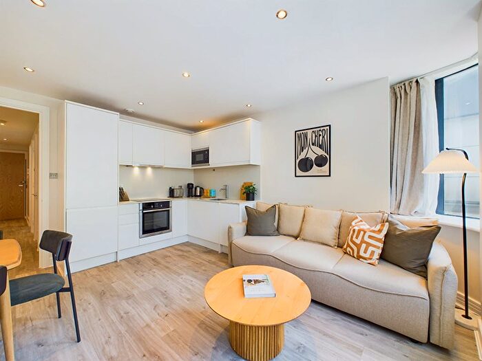 1 Bedroom Flat To Rent In Red Lion Square, London, WC1R