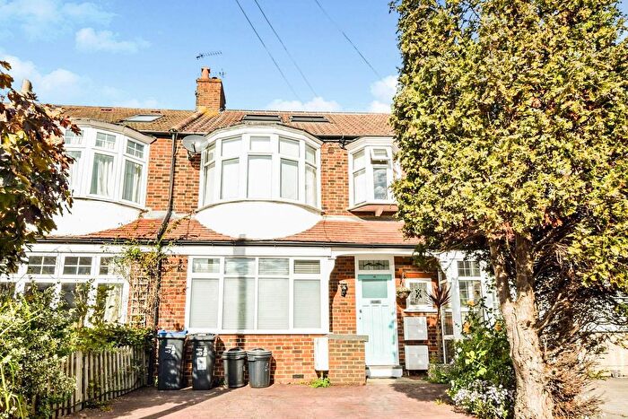 1 Bedroom Flat To Rent In Berrylands, Raynes Park, SW20