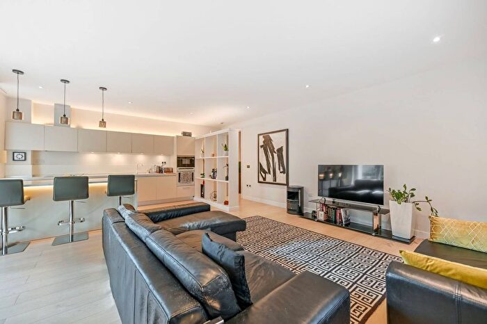 2 Bedroom Flat To Rent In Melliss Avenue, Kew, Richmond, TW9