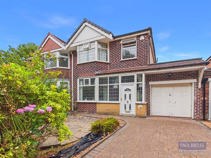 3 Bedroom Semi-Detached House For Sale In Canterbury Road, Davyhulme, Trafford, M41