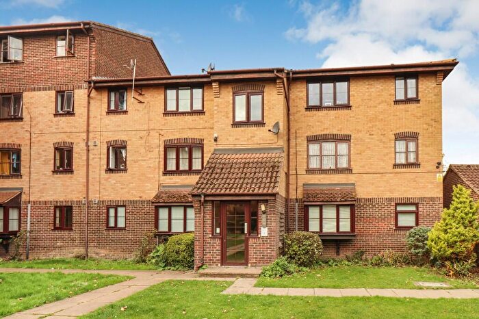 1 Bedroom Flat For Sale In Conway Gardens, Grays, RM17