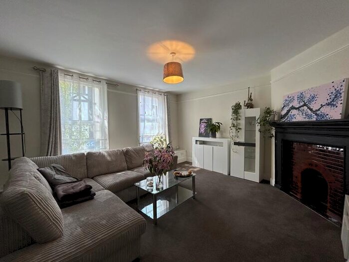 2 Bedroom Flat To Rent In Week Street, Maidstone, Kent, ME14