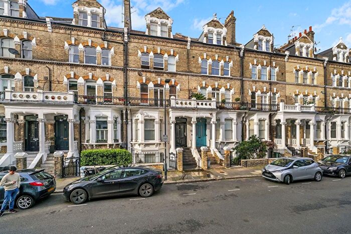 2 Bedroom Flat To Rent In Gunterstone Road, London, W14